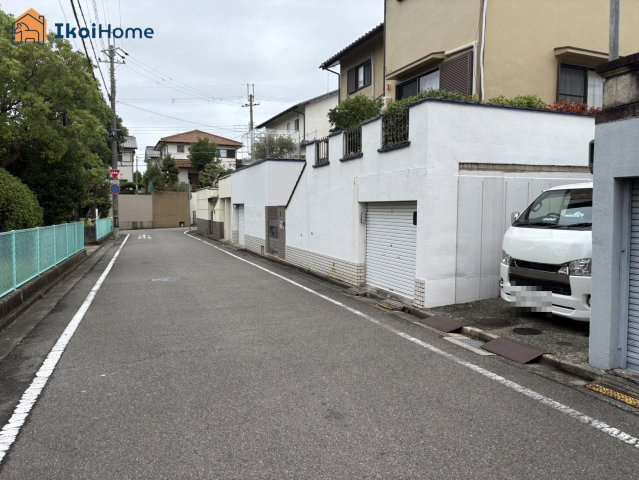 明石市大久保町高丘５丁目　中古戸建の前面道路含む現地写真|交通量が少ないので静かです。小さなお子様がいるご家庭はご安心できると思います。