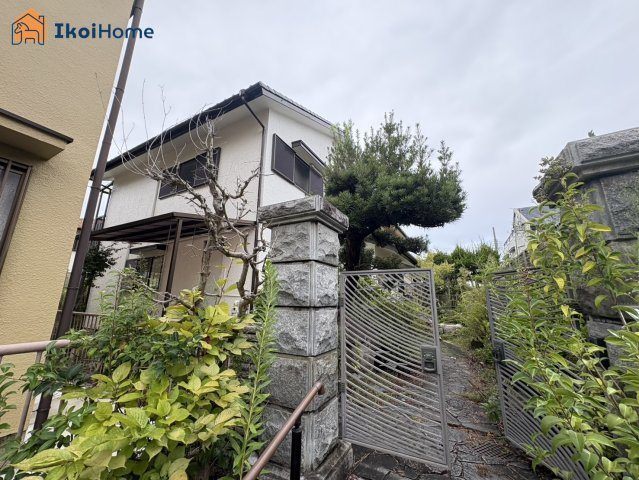 明石市大久保町高丘５丁目　中古戸建のエントランス|●資料・カタログのご請求無料●　高丘東小学校までは徒歩9分、高丘中学校までは徒歩6分。
