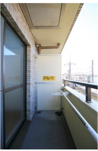 日神パレス永福町のバルコニー|暖かな日差しのふりそそぐバルコニー