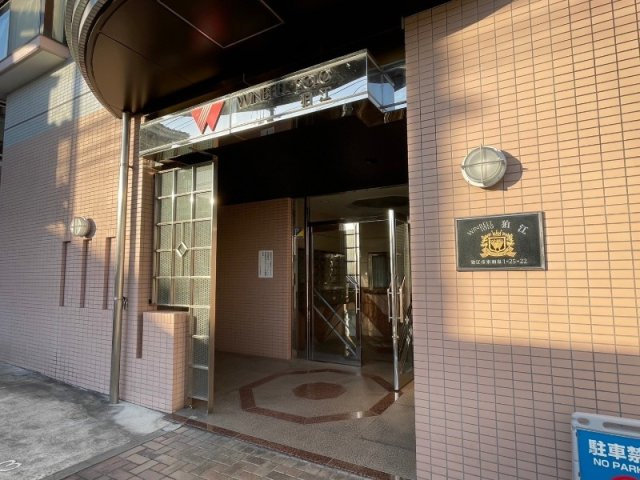 狛江市東和泉１丁目の賃貸マンションのエントランス