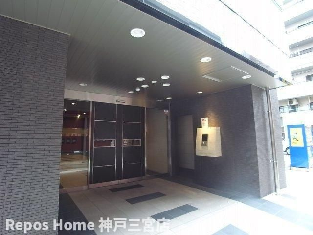 エステムコート三宮駅前Ⅲマジェスティのエントランス