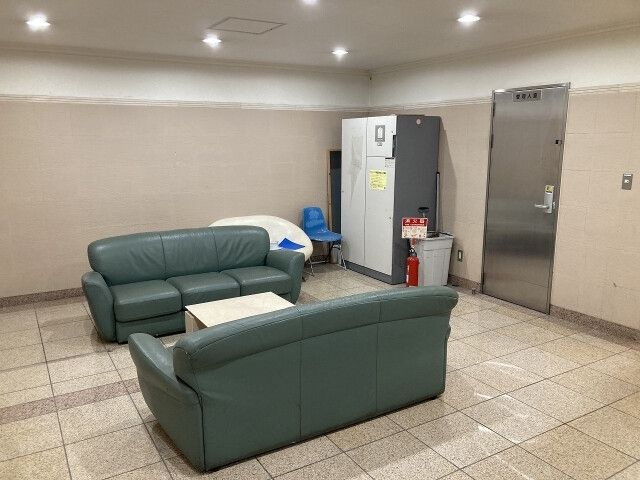 市川市南八幡４丁目の賃貸マンションのロビー