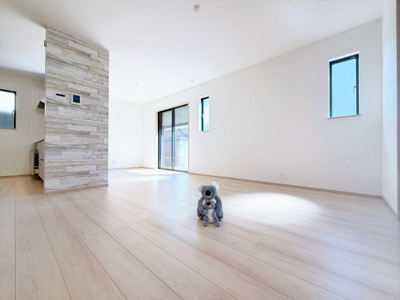 【居間・リビング】 | 前橋市朝倉町3丁目　新築住宅 | 窓を開けるとスッーと爽やかな風を感じるリビング。家族の笑顔が集まる幸せな空間。
