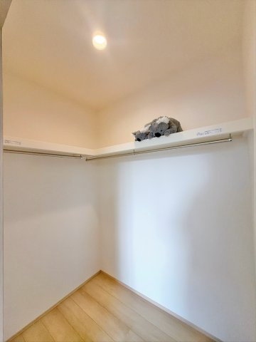 【収納】 | 前橋市朝倉町3丁目　新築住宅 | 大容量のウォークインクローゼットはまるでショップのような空間。お気に入りの洋服を見渡しながらコーディネートを楽しめます♪