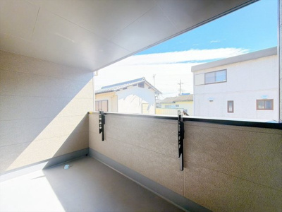 【バルコニー】 | 前橋市朝倉町3丁目　新築住宅 | お日さまがほほえむバルコニー。気持ち良い風と青く広がる空。思わず深呼吸したくなる。