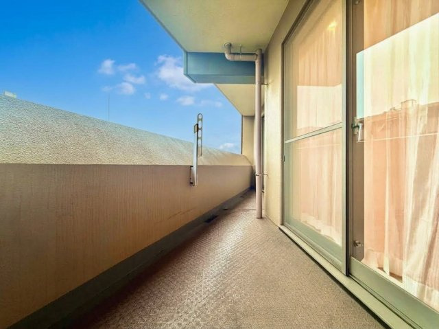 ライオンズマンション武蔵新城緑園の街壱番館のバルコニー|開放感あふれる設計で、日常にゆとりある時間をもたらします。