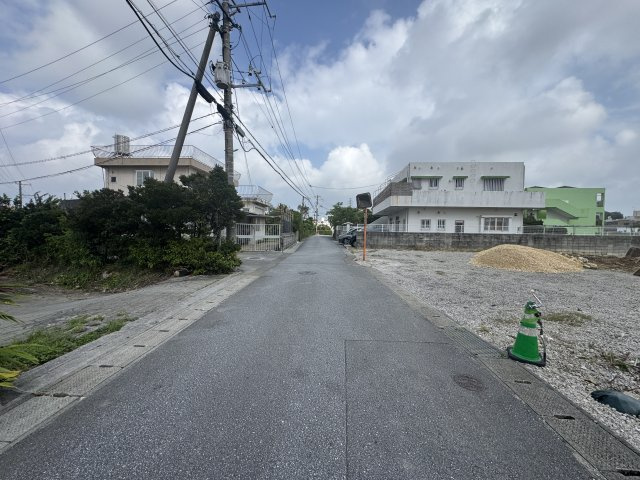 うるま市兼箇段　第3（全3棟）の前面道路含む現地写真|※北側公道5m♪