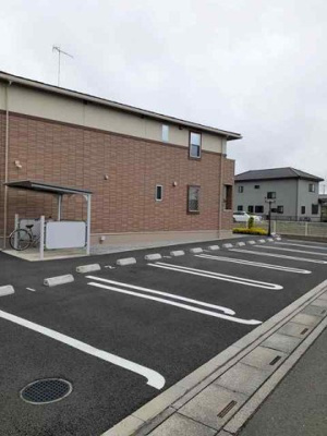 【駐車場】 | シンフォニー | 駐車場完備です