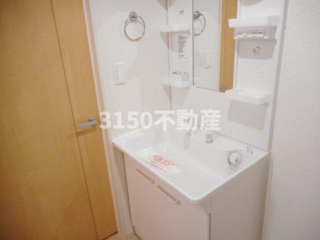 プルメリアの洗面所|明るい洗面所です