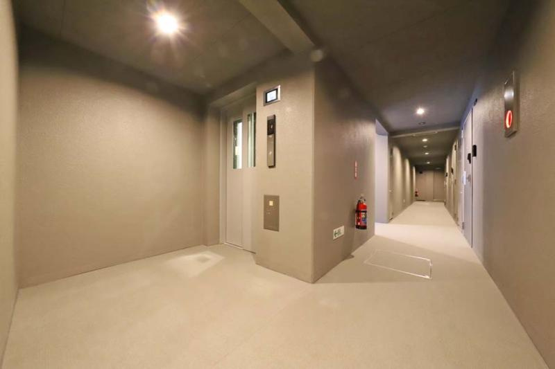 杉並区和田３丁目の賃貸マンションのエントランス