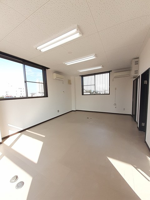 中小路２丁目店舗の内装