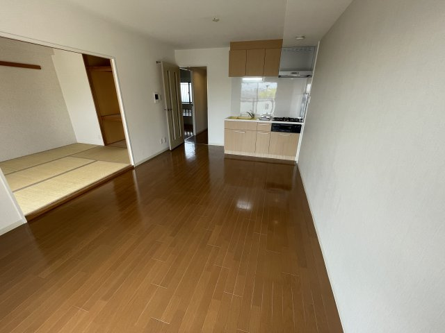髙橋ガーデンロイヤルの居間・リビング