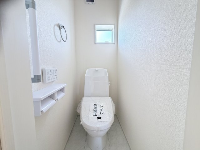 リーブルガーデンＳ榛東村山子田　２号棟のトイレ|【イメージ画像】2階トイレです。清潔感のある白を基調としています。