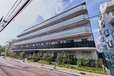 【外観】 | テラス杉並方南町 | 鉄筋コンクリート造のがっちりとした建物。