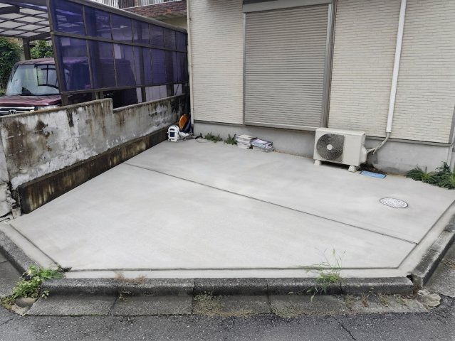入間市上藤沢の太陽光パネル付き築浅戸建の駐車場