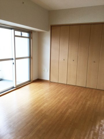 大阪市中央区法円坂１丁目の賃貸マンションの居間・リビング