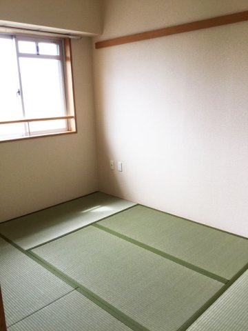 コーシャハイツ法円坂３5号館の和室