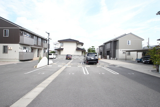 チェーロ　セレーナ　A棟の駐車場