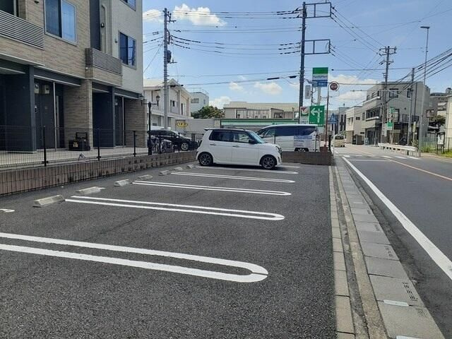 アンジュールの駐車場