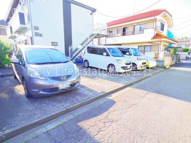 エクセル鷹の台の駐車場