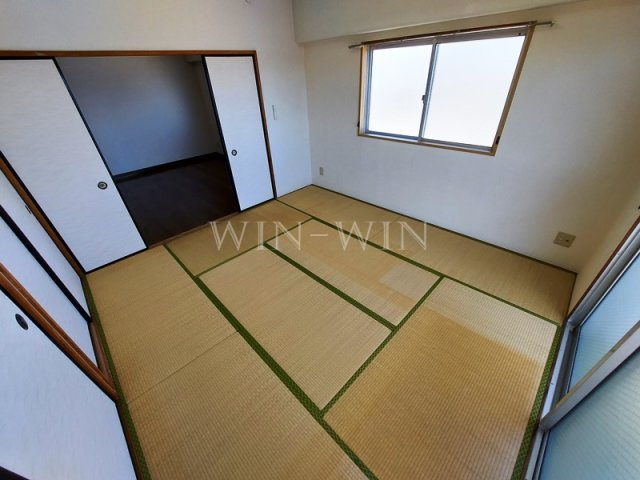 ジナ東海の寝室