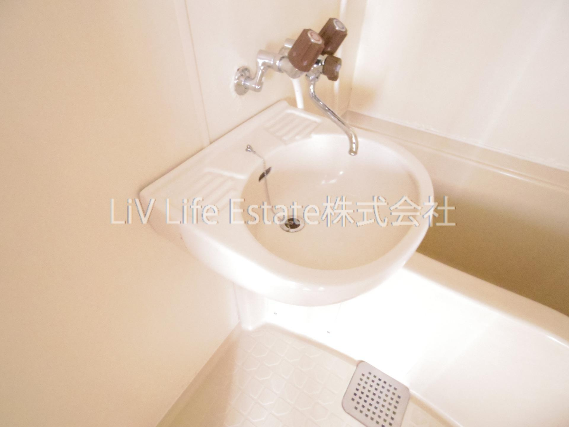 小平市鈴木町２丁目のアパートの洗面所