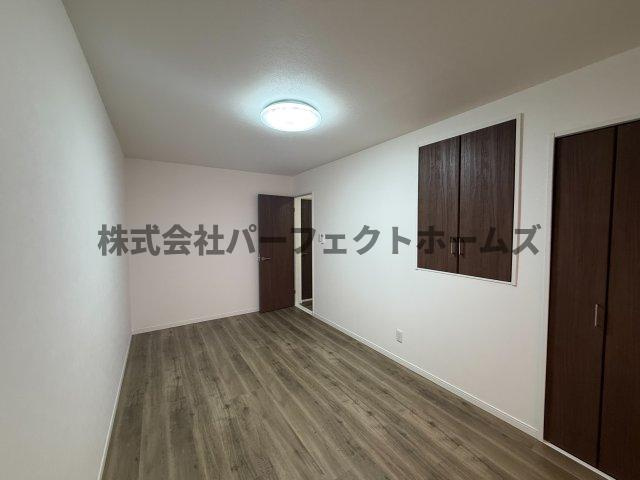 八坂町テラスハウスの洋室|明るい洋室です