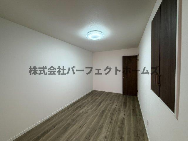 八坂町テラスハウスの洋室|広々とした洋室です