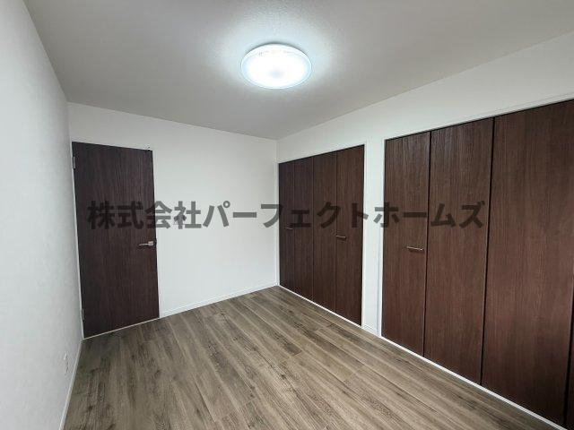 八坂町テラスハウスの洋室|落ち着いた色調の洋室です