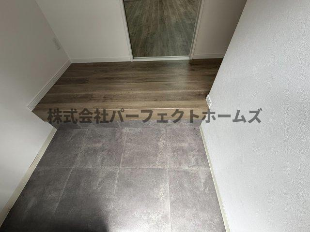 八坂町テラスハウスの玄関|シンプルで使いやすい玄関です