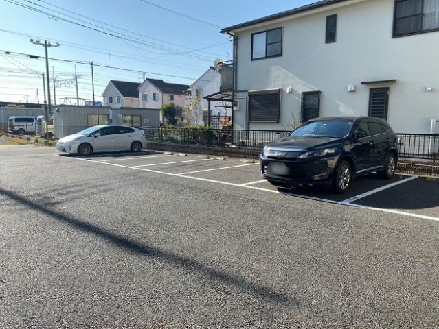 レオパレスプリマヴェーラの駐車場