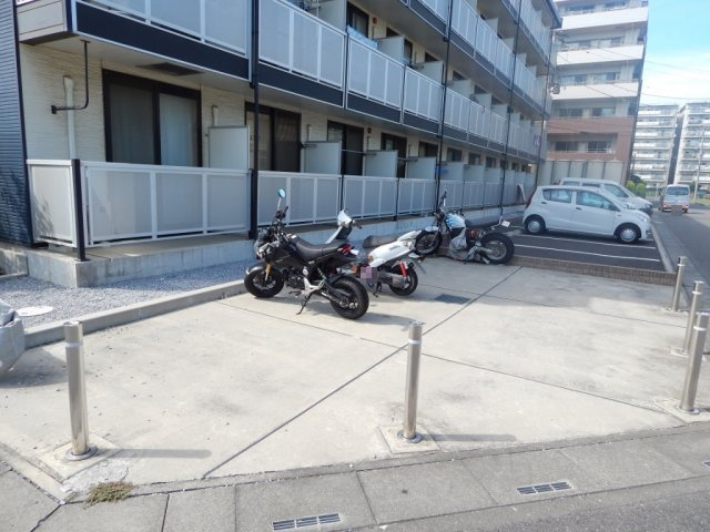 レオパレスプリマヴェーラの駐車場