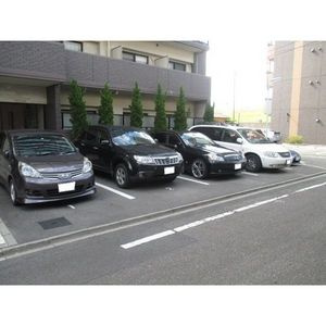 リバーコート砂田橋Ⅱの駐車場