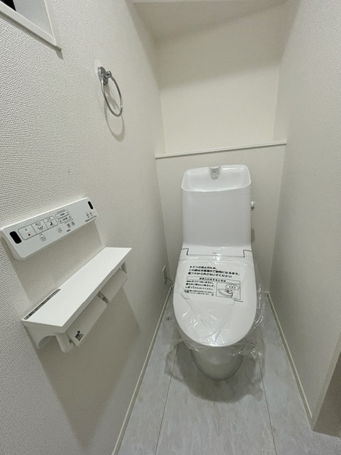 杉並区上高井戸1丁目 限定1棟のトイレ|トイレは1階・2階にございます
忙しい朝も快適に　家族みんなに優しい間取り