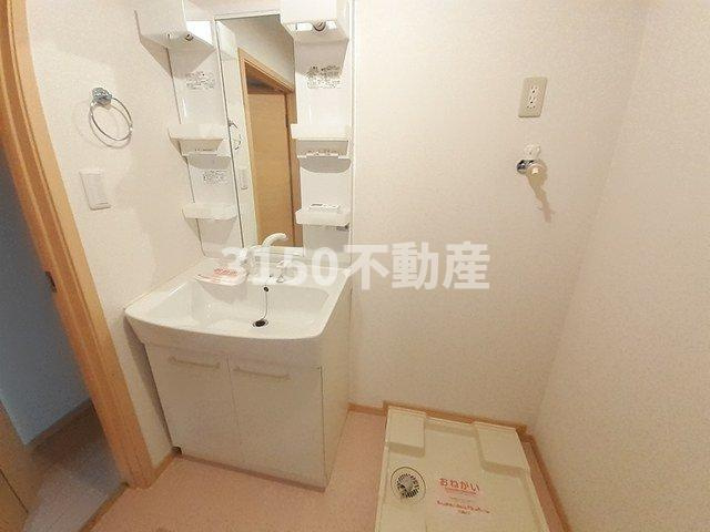 サニーハウスⅡの洗面所|コンパクトで使いやすい洗面所