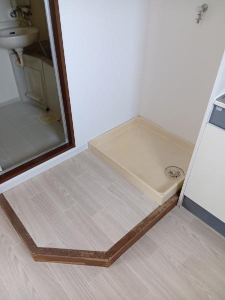 練馬区南大泉４丁目の賃貸マンションの設備|防水パンを備えた洗濯機置き場