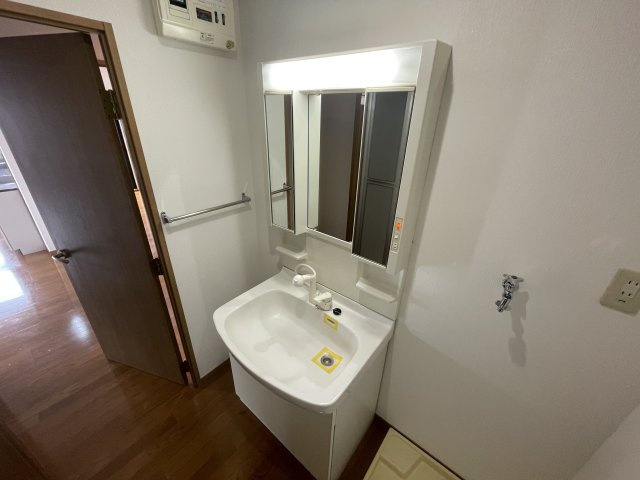【独立洗面台】 | エスポワール2000 | 別の部屋写真です