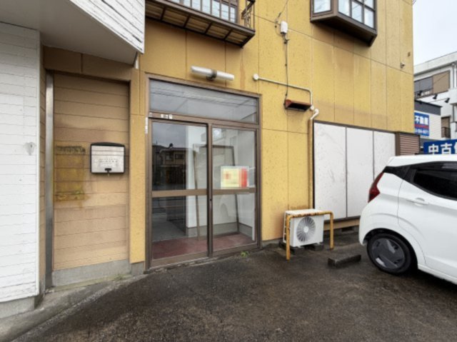 冨永ビルのエントランス