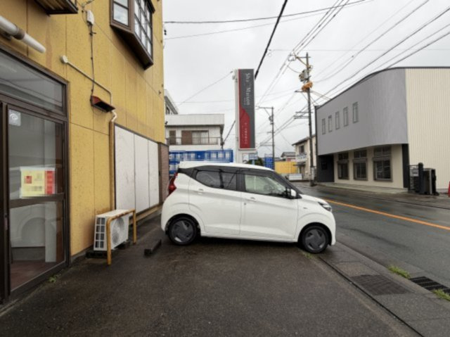 冨永ビルの駐車場