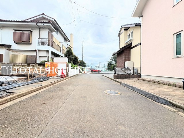 【前面道路含む現地写真】 | 国分寺市西恋ヶ窪4丁目　新築戸建　全1棟
