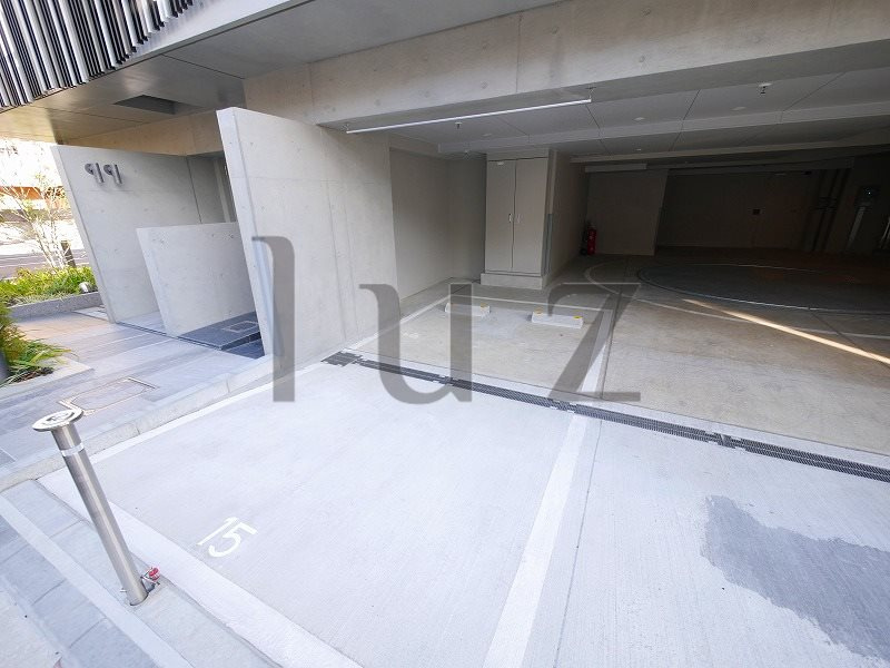 エール横浜吉野町の駐車場
