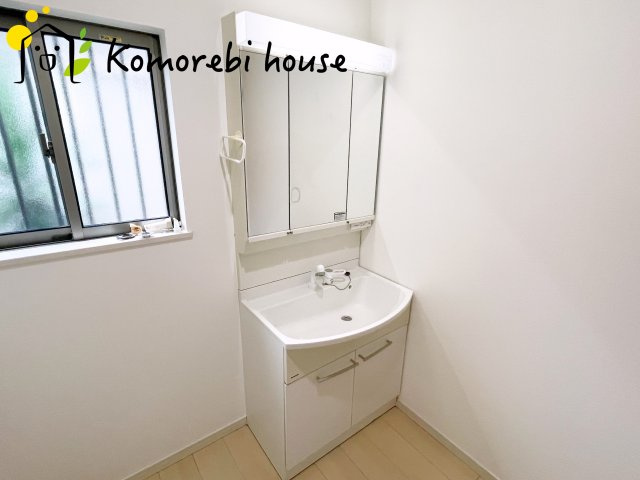 上尾市浅間台3丁目　中古戸建の独立洗面台|26.9.11