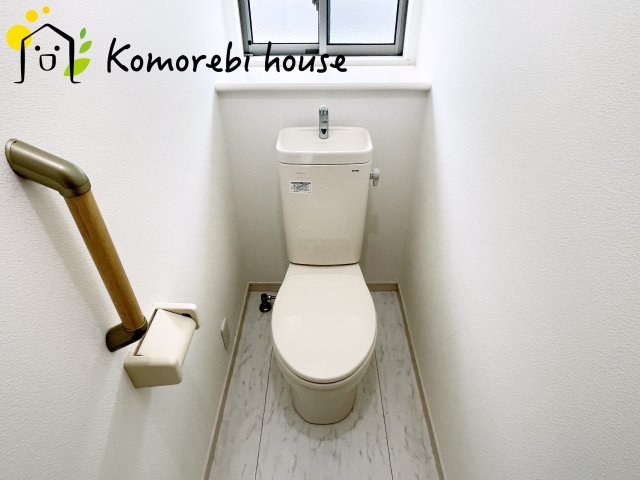 上尾市浅間台3丁目　中古戸建のトイレ|26.9.11