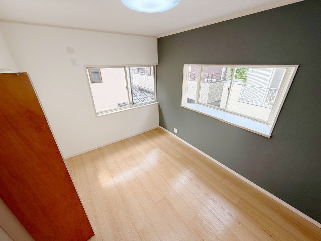 久喜市栗橋東6丁目の洋室|アクセントクロスを各部屋にしているので、お洒落ですね！
