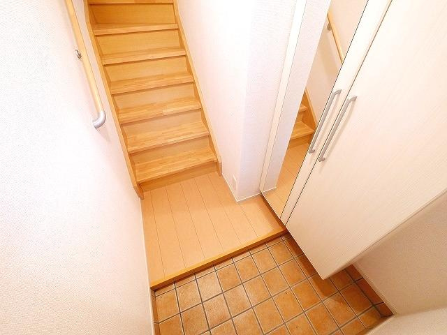グレイス新の玄関|収納もある玄関です