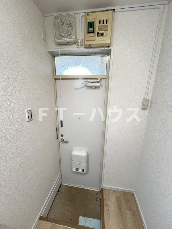 ホワイトパルの玄関