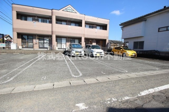 あやめハイムの駐車場|駐車場があるので、車を買う予定の方も安心です