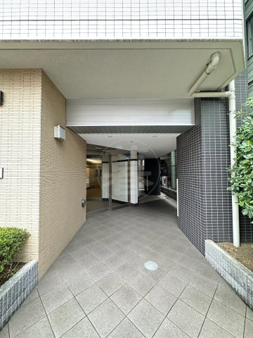 J-Cloud横浜鶴見のエントランス