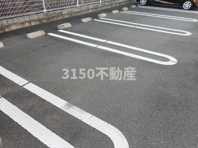 ラ・ヴェールの駐車場|駐車場に車を止められます