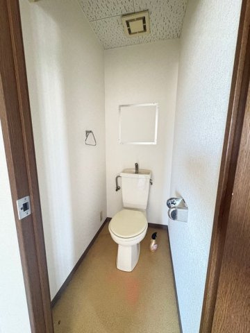 グランコート加古川南4階　のトイレ|シンプルで使いやすいトイレスペース。
リフォームのご提案も可能です。